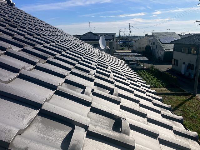 瓦屋根のゆがみや浮きなし